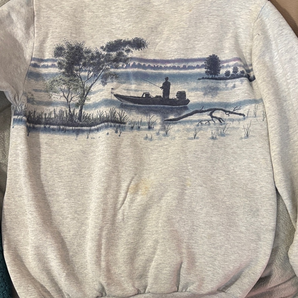 Gray Sweatshirt with Fishing Scene - Picture 7 of 8